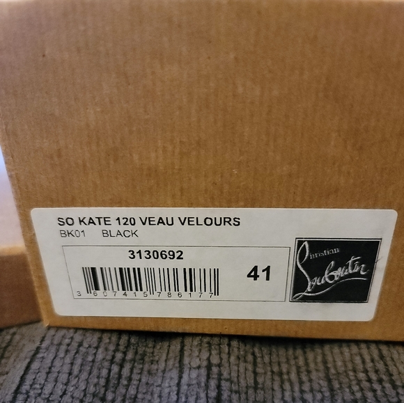 💯 Authentic Christian Louboutin Velour Pumps - Picture 4 of 12